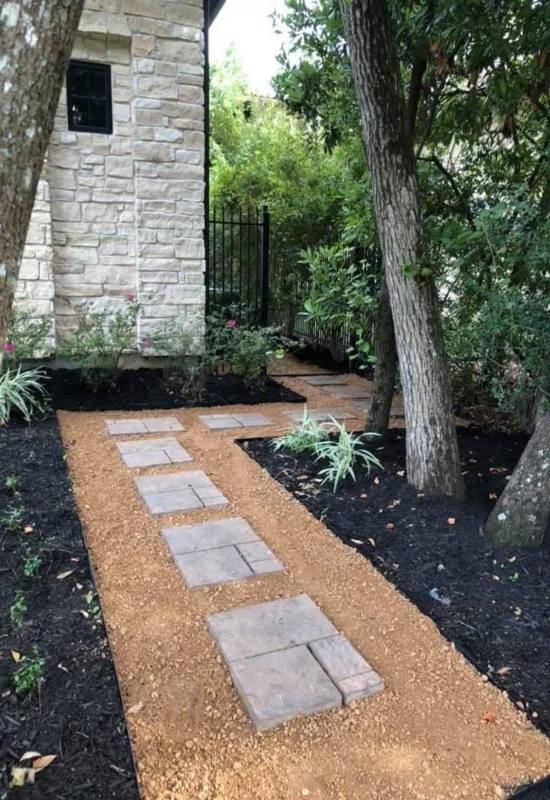 Garden landscape design with a stepping‑stone pathway and fresh mulch in Houston, TX